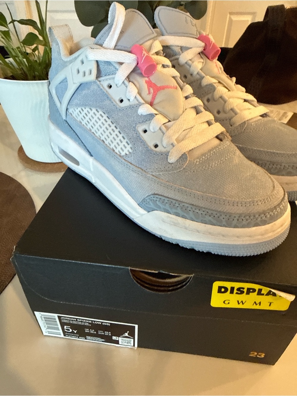 Jordan Spizike Low Kids Light Blue and Pink Low-Top Sneakers